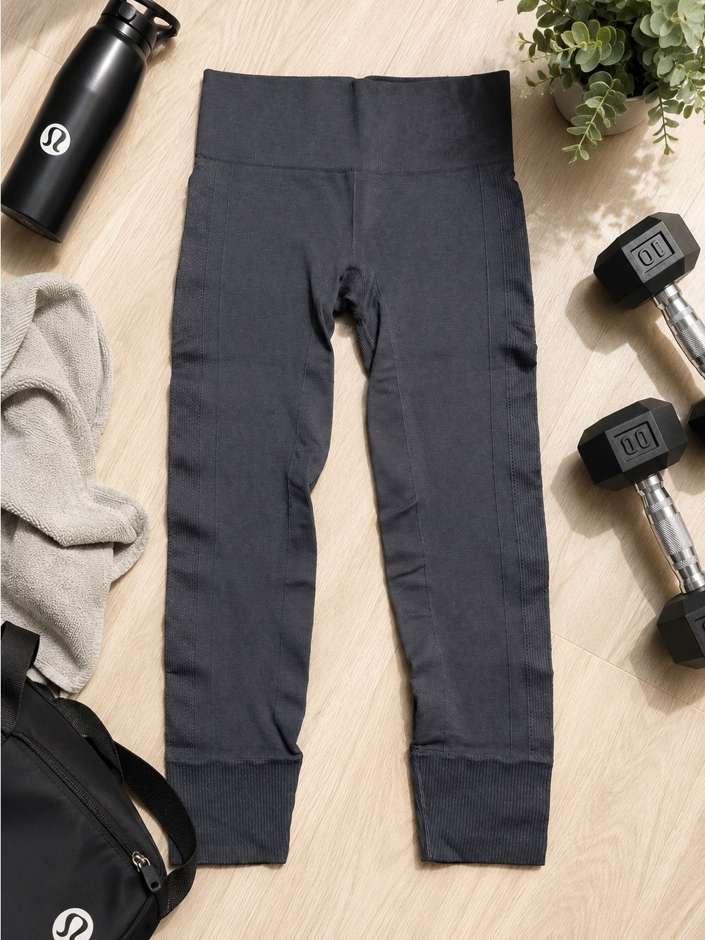 Lululemon Size 8 Compression Crop Leggings Charcoal Gray Seamless High Rise - Picture 1 of 8